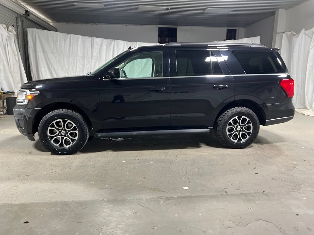 Used 2024 Ford Expedition XLT AWD/4WD image 4