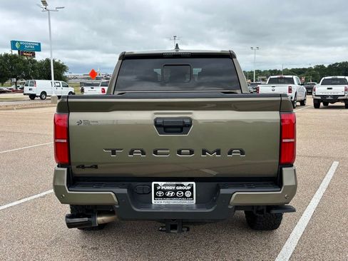 Used 2025 Toyota Tacoma TRD Sport w/ TRD Sport Upgrade Package AWD/4WD image 6