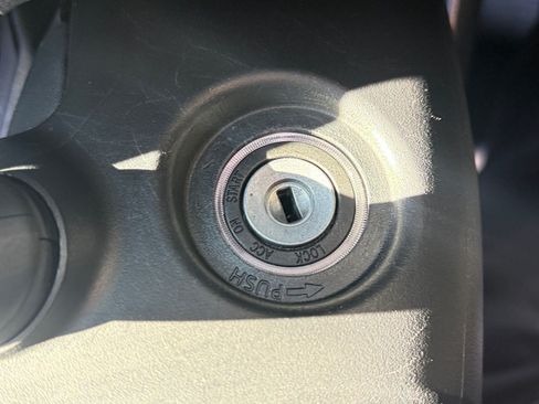 Used 2021 Toyota RAV4 LE AWD/4WD image 28