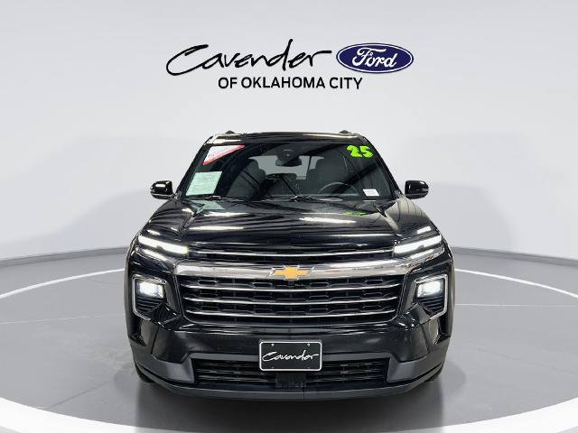 Used 2025 Chevrolet Traverse LT FWD image 3