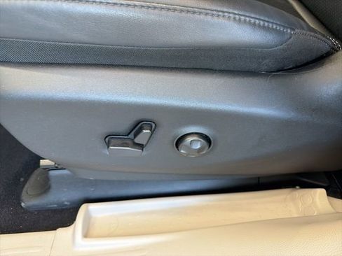 Used 2024 Chrysler Pacifica Touring-L image 21