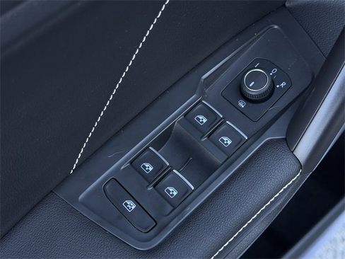 Used 2023 Volkswagen Tiguan SE R-Line image 22