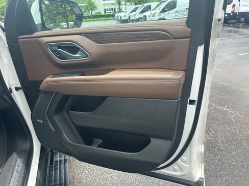 Used 2021 Chevrolet Suburban High Country w/ Premium Package AWD/4WD image 16