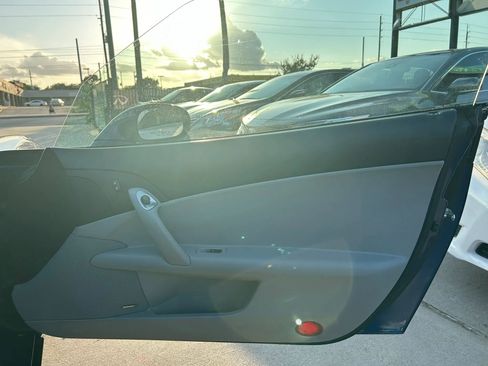 Used 2005 Chevrolet Corvette Coupe w/ Preferred Equipment Group RWD image 16