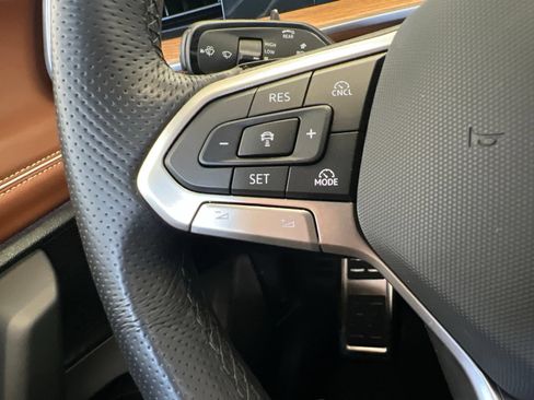Used 2026 Volkswagen Tiguan SEL R-Line AWD/4WD image 24