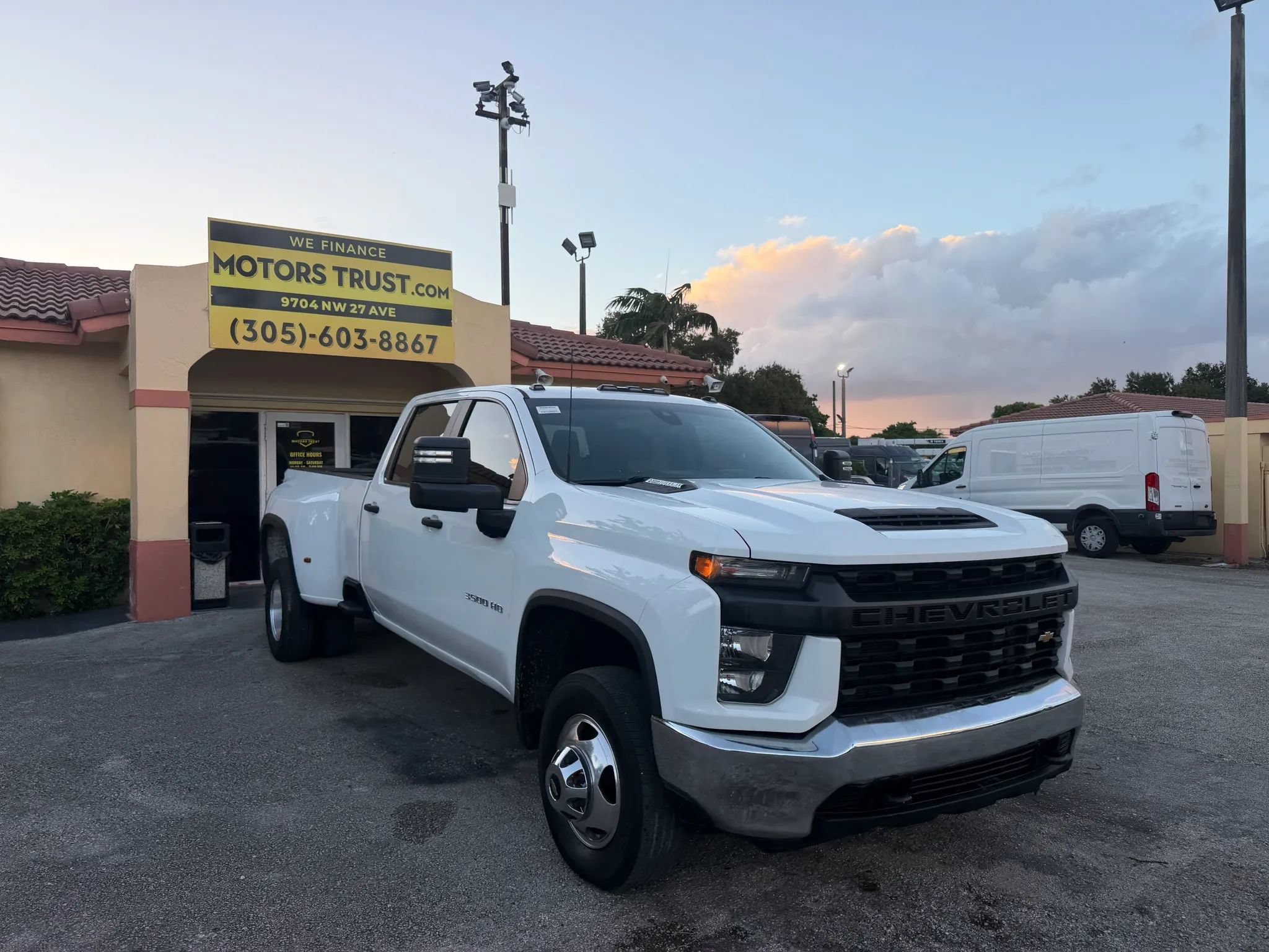 Used 2020 Chevrolet Silverado 3500 W/T w/ Gooseneck/5TH Wheel Package AWD/4WD image 9