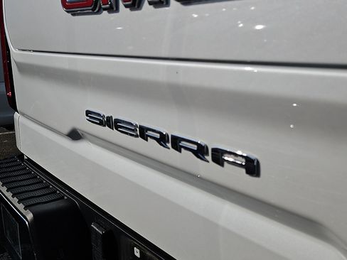 Used 2024 GMC Sierra 1500 SLT w/ SLT Premium Plus Package AWD/4WD image 10