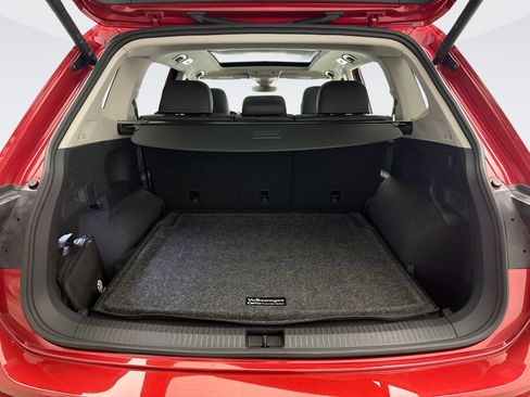 Used 2024 Volkswagen Tiguan SE AWD/4WD image 19