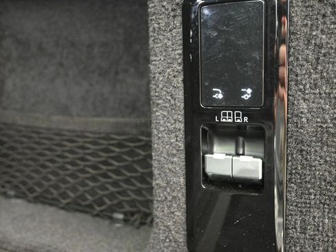 Used 2024 Land Rover Range Rover Sport Dynamic SE image 15