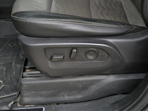 Used 2023 Chevrolet Silverado 1500 ZR2 w/ Technology Package AWD/4WD image 15