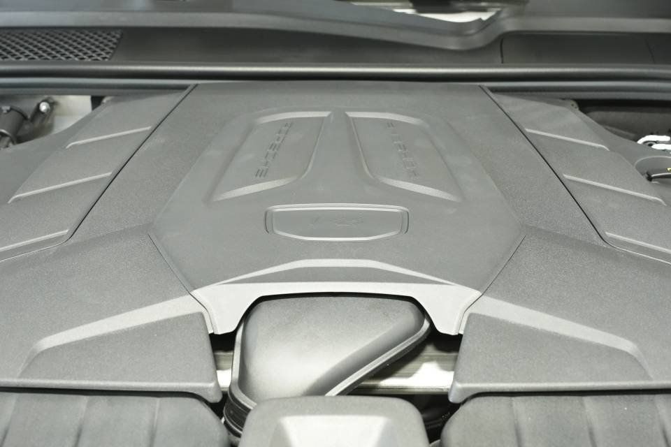 Certified 2026 Porsche Cayenne AWD/4WD image 31