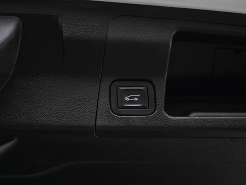 Used 2018 GMC Acadia Denali w/ Technology Package AWD/4WD image 20
