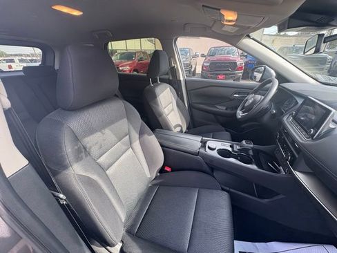 Used 2024 Nissan Rogue SV image 28