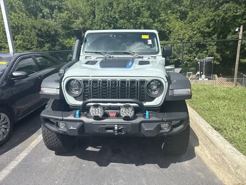 Used 2024 Jeep Wrangler Unlimited Rubicon 4xe w/ Capability Package AWD/4WD image 39