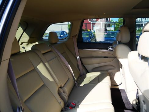 Used 2018 Jeep Grand Cherokee Limited AWD/4WD image 29