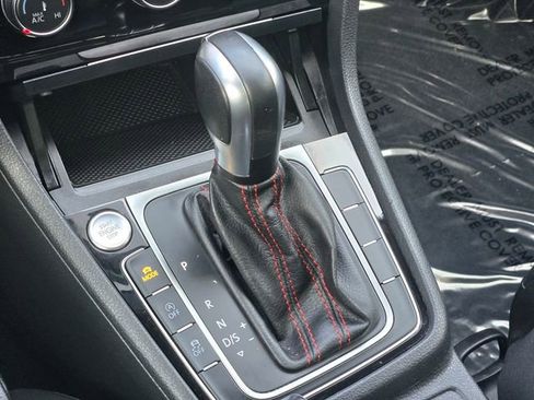 Used 2020 Volkswagen GTI SE image 17