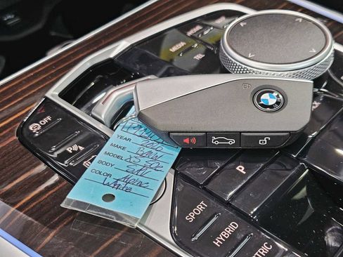 New 2026 BMW X5 xDrive50e w/ Climate Comfort Package image 30