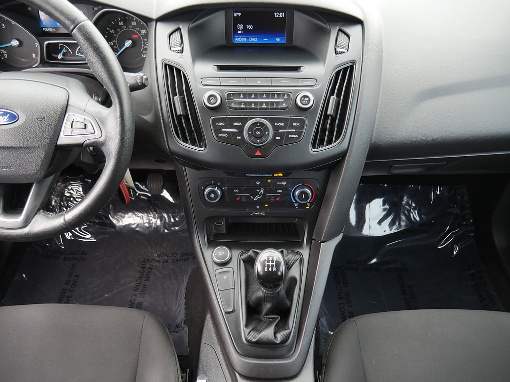 Used 2016 Ford Focus SE w/ SE Cold Weather Package FWD image 20