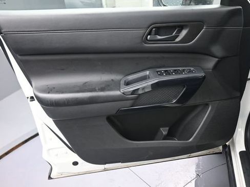 Used 2024 Nissan Pathfinder SV AWD/4WD image 20
