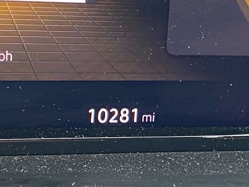 Certified 2025 Volkswagen Atlas Peak Edition SE image 12