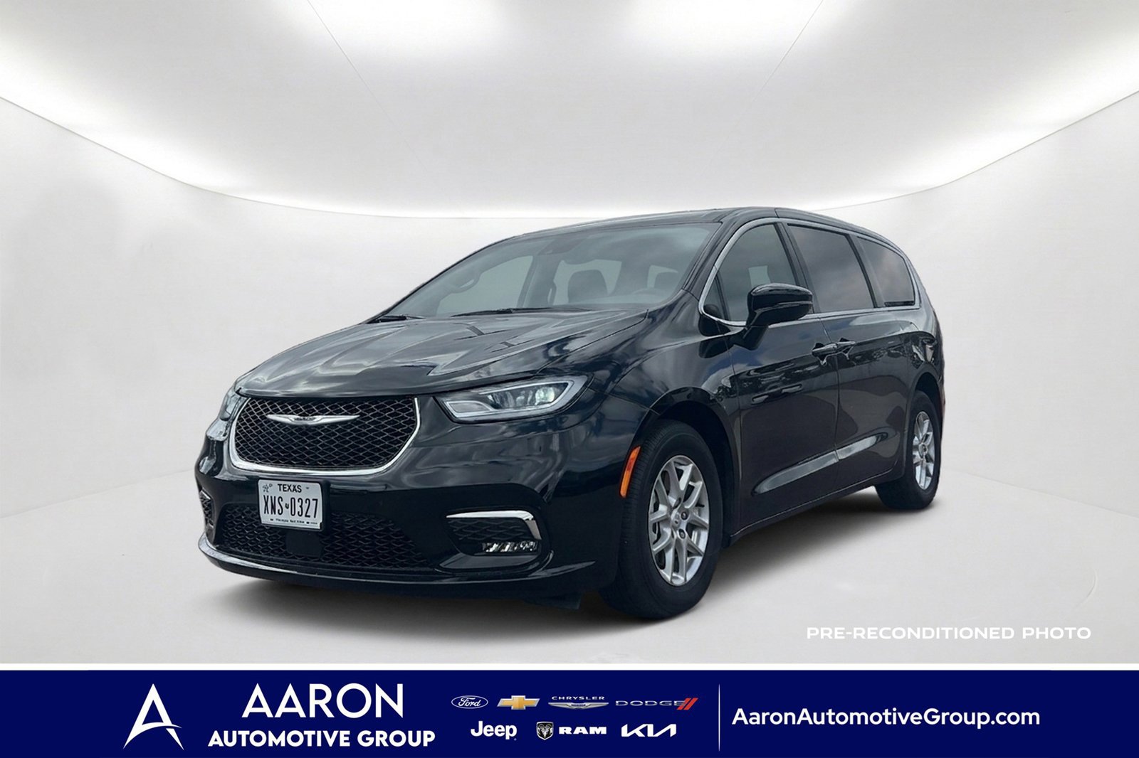 Used 2026 Chrysler Pacifica Select FWD image 1