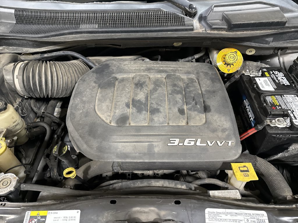 Used 2014 Chrysler Town & Country Touring-L w/ Driver Convenience Group FWD image 26