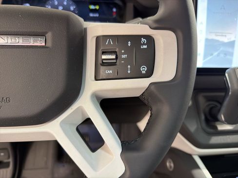 Used 2025 Land Rover Defender 110 S image 13