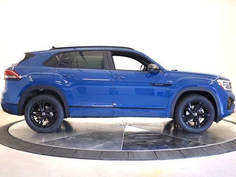 New 2026 Volkswagen Atlas Cross Sport SEL R-Line image 2