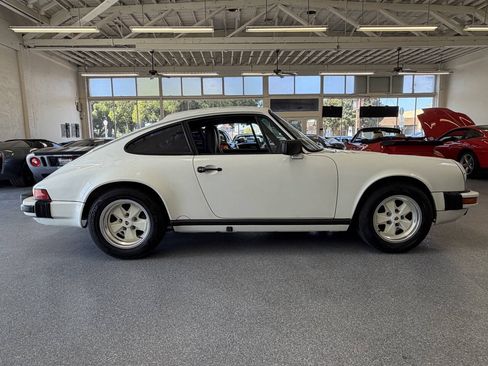Used 1988 Porsche 911 Carrera RWD image 10