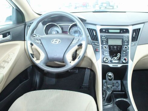 Used 2013 Hyundai Sonata GLS image 2