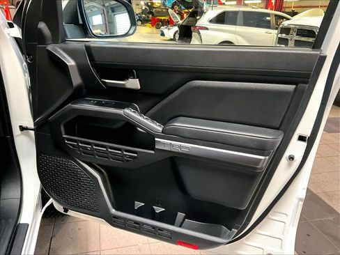 Used 2025 Toyota Tacoma TRD Off-Road image 12