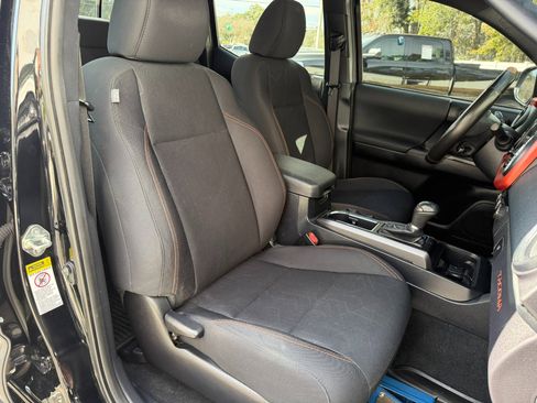 Used 2017 Toyota Tacoma TRD Off-Road image 42