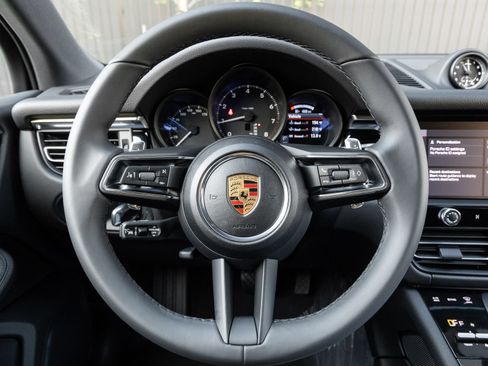 Certified 2026 Porsche Macan AWD/4WD image 13