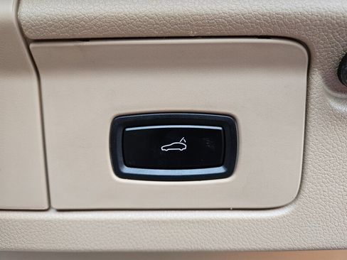 Used 2012 Porsche Panamera w/ Premium Pkg RWD image 33