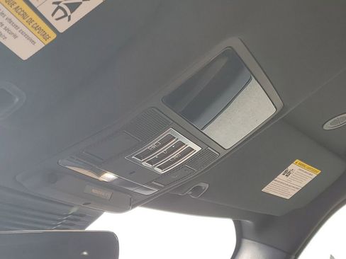 Used 2025 Land Rover Discovery Dynamic SE AWD/4WD image 28