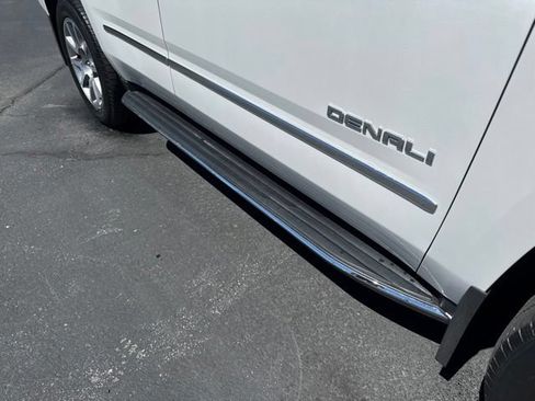 Used 2019 GMC Yukon Denali AWD/4WD image 10