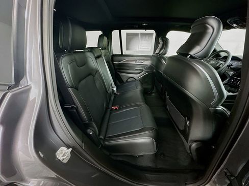 Certified 2025 Jeep Grand Cherokee Overland w/ Luxury Tech Group IV image 40