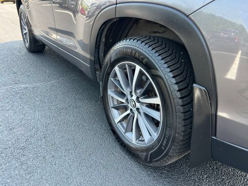 Used 2018 Toyota Highlander XLE AWD/4WD image 32
