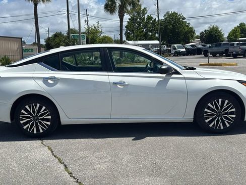 Used 2025 Nissan Altima 2.5 SV FWD image 6