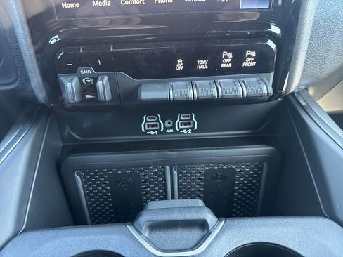 New 2026 RAM 2500 Laramie AWD/4WD image 21