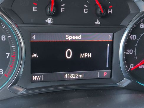 Used 2023 Chevrolet Traverse LT AWD/4WD image 12