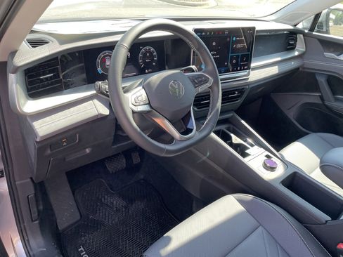 New 2026 Volkswagen Tiguan SE FWD image 17