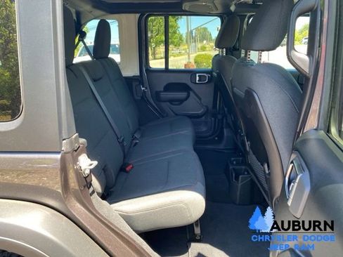 Used 2026 Jeep Wrangler Unlimited Rubicon AWD/4WD image 18