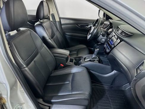 Used 2018 Nissan Rogue SL image 11