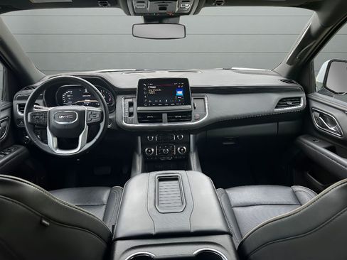 Used 2024 GMC Yukon SLT AWD/4WD image 17