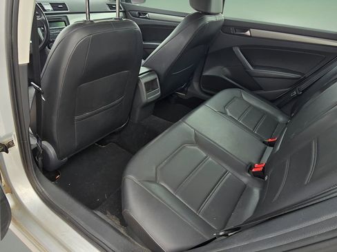 Used 2015 Volkswagen Passat 1.8T Wolfsburg Edition image 15