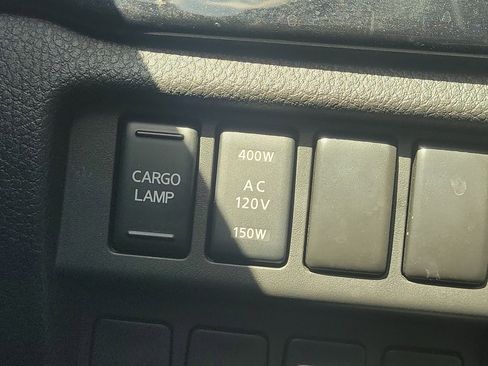 Used 2021 Nissan Titan SV w/ SV Convenience Package RWD image 32