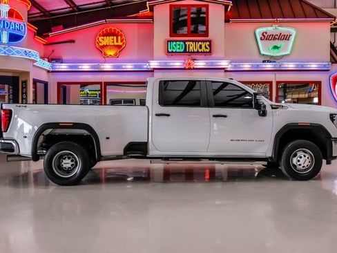 Used 2024 GMC Sierra 3500 Pro w/ Convenience Package image 10
