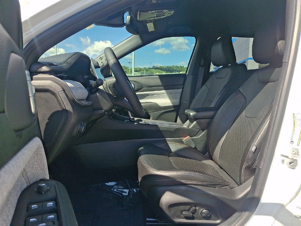 Used 2023 Jeep Compass Latitude AWD/4WD image 13