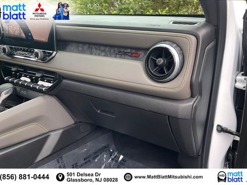 Used 2025 Chevrolet Colorado ZR2 w/ Midnight Edition image 18